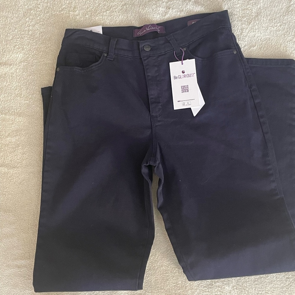 NWT  Gloria Vanderbilt Amanda Slimming Jeans Tapered Leg High Rise Stretch  10